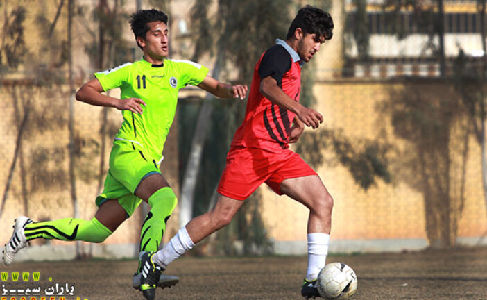 دو تیم در صدر به پای هم پیچیده اند پنج تیم در انتها+تصویر