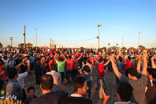 داربی پایتخت و شادی هوادارن پرسپولیس در گناوه+ تصویر