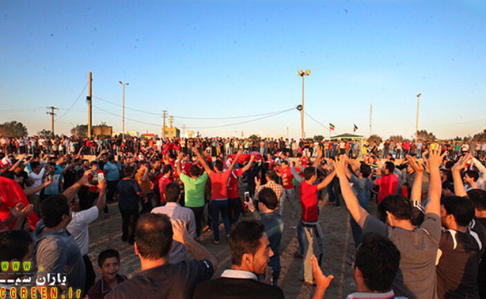 داربی پایتخت و شادی هوادارن پرسپولیس در گناوه+ تصویر