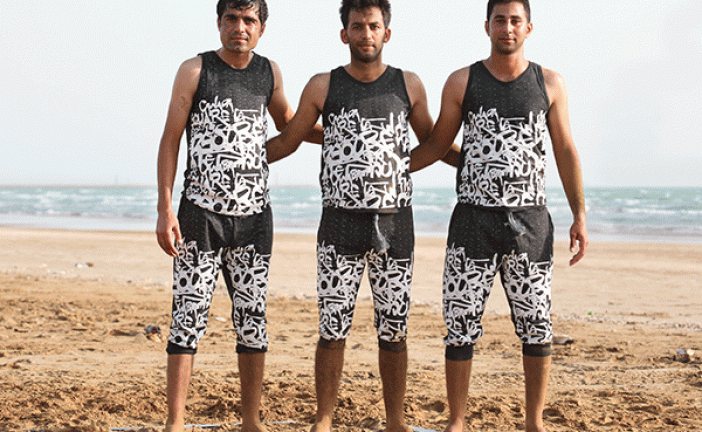 فوتوالی در ساحل گناوه جا باز کرد