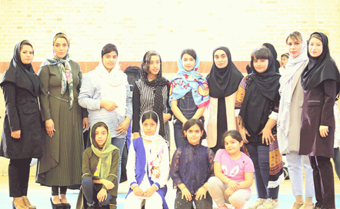 استخر راه افتاد مسابقات شنای بانوان گناوه انجام شد