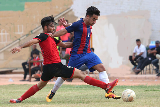 صدر هم‌چنان دست به دست می‌شود