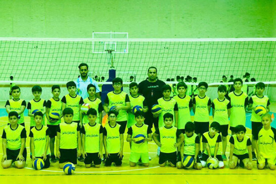 ارشیا استیل غرق در آموزش والیبال