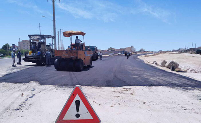 خیابانی که همدلی مردم گناوه را به دنبال داشت آسفالت آن آغاز شد