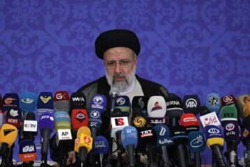 رئیسی کجای زمین بازی گرانی است؟/رئیسی در سال ۹۷ با کنایه به دولت روحانی : خدا رحم کرد من رئیس‌جمهور نشدم که دلار ۵ هزار شود