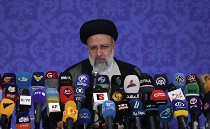 رئیسی کجای زمین بازی گرانی است؟/رئیسی در سال ۹۷ با کنایه به دولت روحانی : خدا رحم کرد من رئیس‌جمهور نشدم که دلار ۵ هزار شود