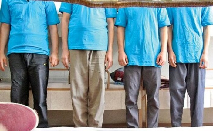 نماینده مجلس: خیلی «غلط کردید» که در همین جریانات اخیر، گفتید با «کودکان و دانش آموزان هم برخورد کنیم» / «افراطگرایی» در کشور نفوذ کرده