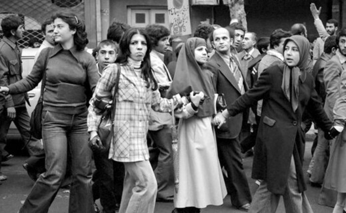 جنبش جوانان بازگشتی است به احیاء شعار کرامت و برابری خواهی انقلاب ۵۷/سه پویایی انقلاب ۵۷: اسلام سیاسی؛ اسلام پسا سیاسی و اسلام همه جانبه