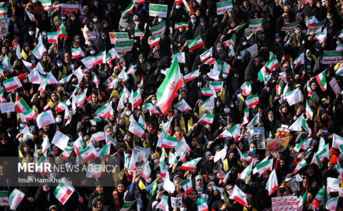 حضور پرشور ملت ایران در راهپیمایی۲۲ بهمن: نمایش وحدت ملی در خیابان/ توهم اختلافات خانوادگی به پایان رسید/خبر خوب رئیسی برای مردم