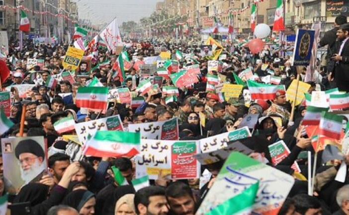 خطر دیگر: راه پیمایان ۲۲ بهمن را در تقابل با معترضان قرار می دهند/تحلیل چرایی حضور «منتقدان جمهوری اسلامی» در راهپیمایی۲۲بهمن