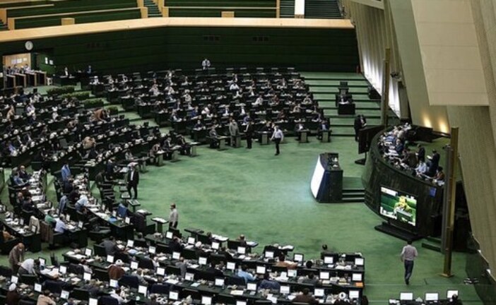 نظم حقوقی کشور با علامت سوال مواجه شده/کارت زرد شورای نگهبان به نمایندگان وجه قانونی ندارد