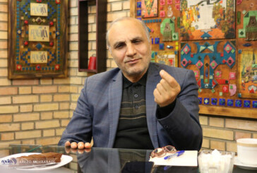 بزرگ‌ترین درس‌های یک سقوط/ اصناف و احزاب دولت ساخته از علل اصلی سقوط په‍لوی/ مهندسی از بالا اجازه نداد حرکت اجتماعی مورد محاسبه نظام سیاسی قرار بگیرد