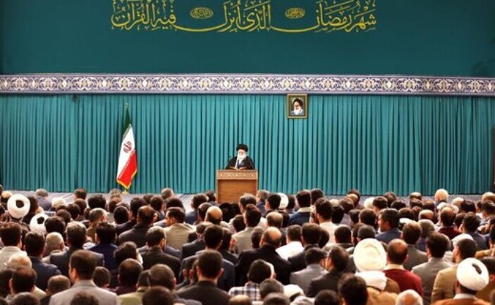 رهبر انقلاب: با هر لحنی که قرآن تلاوت می کنید ، اثرگذار باشید!