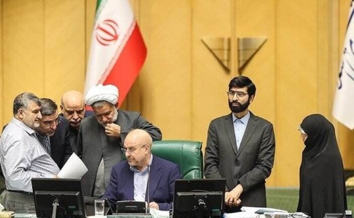 میدان‌داری «تندروها» در فضای بهارستان/ پارلمانی دور از مطالبات جامعه و ناتوان در «نظارت» و «پاسخگویی»