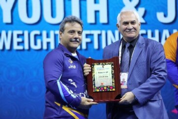 یک ویرانه راقهرمان آسیا کردم/درآخرت هم قهرمان شویم انتقاد می کنند