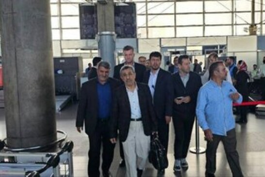 حلول روح احمدی نژاد در دوزیست های سیاسی /عکس یادگاری و دیگر هیچ!