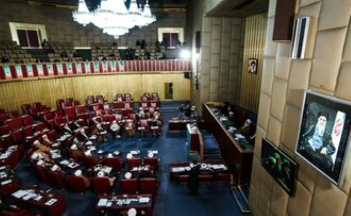 رقیبِ رئیسی تنها ماند، جامعه مدرسین سکوت کرد /۷۱ «کاندیدایِ مشترک» جامعتین در انتخابات‌خبرگان /۳۹ کاندیدا مستقل آمدند+جدول