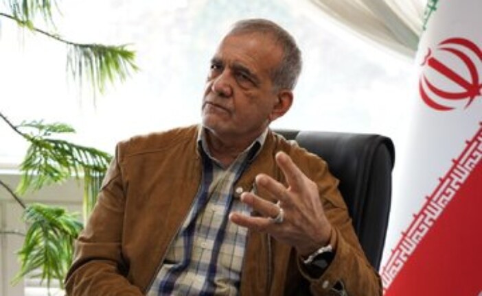 پزشکیان: فکر نمی‌کردم خاتمی رأی ندهد / اینها ۸ سال هم روی کار باشند نمی‌توانند یک میلیون مسکن بسازند / نفوذی ها به دنبال ردصلاحیتم بودند