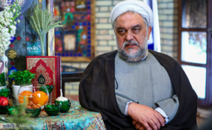 امیری فر: احمدی‌نژاد با تیم جدیدش جلسات محرمانه دارد /قالیباف نباید درباره فرزندانش سکوت می‌کرد /محصولی مستاجر بود اما یکدفعه ثروتی بهم زد