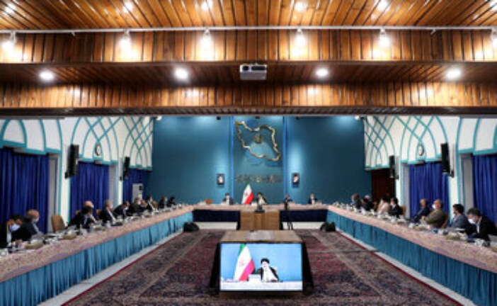 دولت‌سیزدهم زیر تیغ انتقادات/رئیسی تن به تغییر کابینه می‌دهد؟+جدول