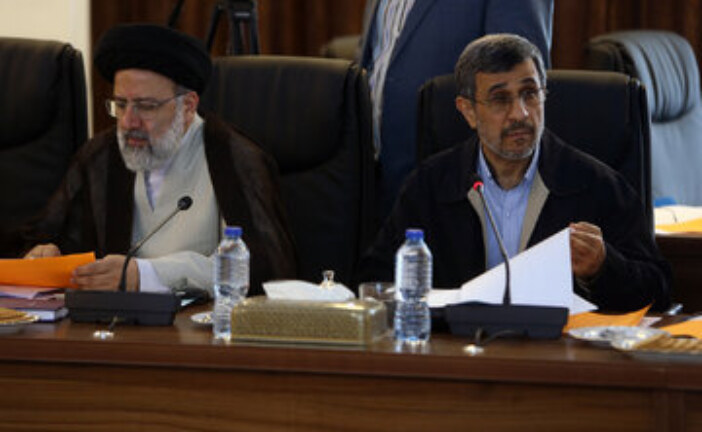 نفوذ محمود احمدی نژاد در دولت رئیسی به روایت امیری فر /فرزین با مشایی دیدار کرده /قالیباف رقیب جدی رئیسی در ۱۴۰۴ است