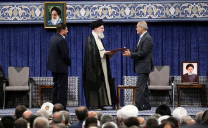 حوالی خیابان جمهوری، بیت رهبری، تحویل حکم «ریاست جمهوری» به پزشکیان /از گعده های سیاسی تا برخوردهای دوستانه اصلاح طلبان و اصولگرایان