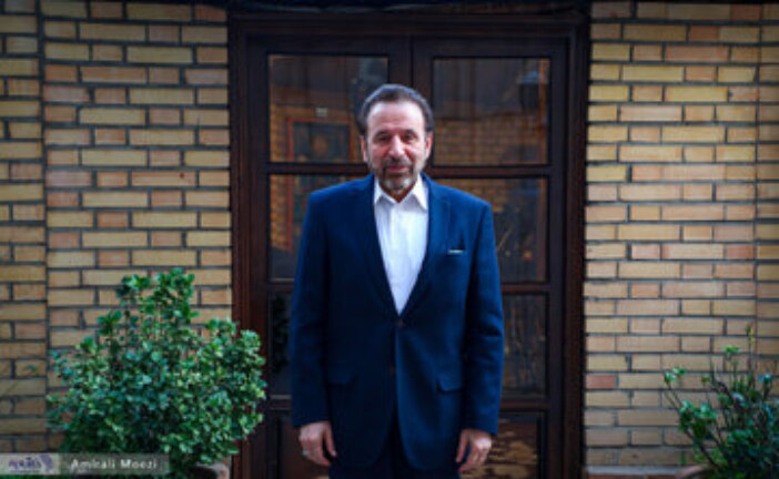 هشدار واعظی درباره کارشکنی «دولت سایه» جلیلی علیه پزشکیان /مگر یک فرد می تواند خودسرانه بگوید یک سیاست درست است یا غلط؟