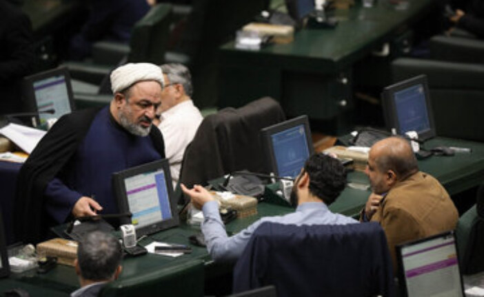 رویارویی سوپر انقلابی ها با حاکمیت برای حذف ظریف؟ /نصیرپور: نگران نفوذ هستیم /غضنفرآبادی: تندروها نمی توانند در مجلس فضاسازی کنند