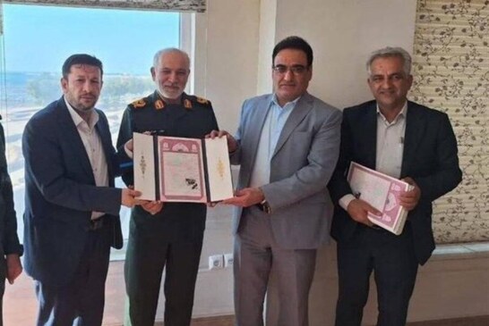 ۲۸۵ فقره سند مالکیت اراضی منطقه دوم نیروی دریایی سپاه ‌تحویل شد