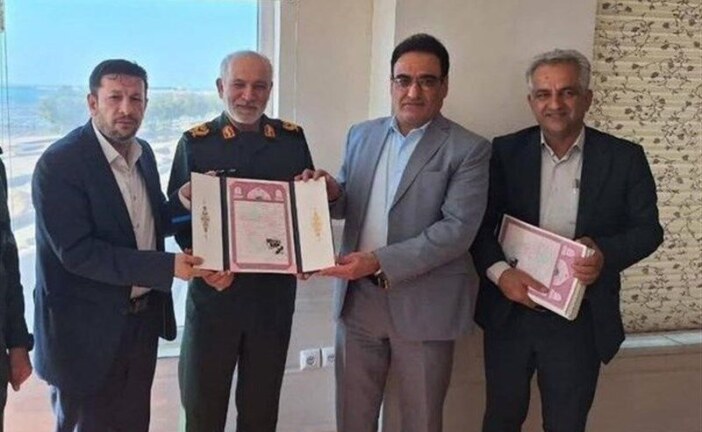۲۸۵ فقره سند مالکیت اراضی منطقه دوم نیروی دریایی سپاه ‌تحویل شد