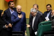 سکوتِ سؤال برانگیز نمایندگانِ مستقل مجلس مقابل حملات به دولت پزشکیان/ راهنمای چپ می‌زنند، به راست می‌پیچند؟