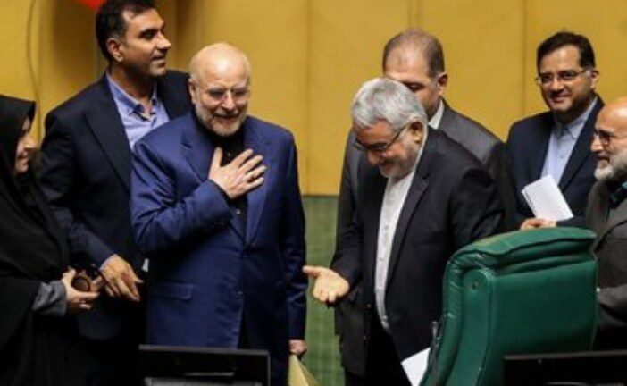 سکوتِ سؤال برانگیز نمایندگانِ مستقل مجلس مقابل حملات به دولت پزشکیان/ راهنمای چپ می‌زنند، به راست می‌پیچند؟