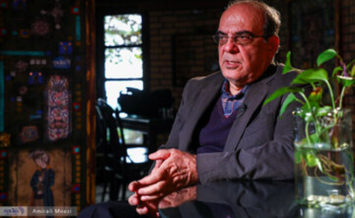 عباس عبدی: دلیلی برای پرهیز از مذاکره با آمریکا وجود ندارد، یا زنگی زنگ، یا رومی روم/ پزشکیان در تعامل با رهبری، تندروها را جا بگذارد