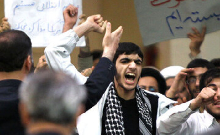 تبارشناسی «گروه‌های فشار»؛ از لباس شخصی‌ها و کفن‌پوشان تا خودسرها/ چرا هیچ کس گروه های فشار را گردن نمی گیرد؟