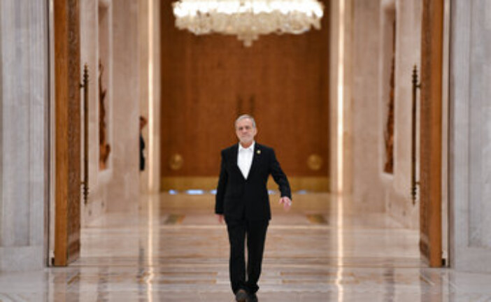 چهار پرونده‌ای که پزشکیان با خود به سال جدید می‌برد/ دو «موفقیت نسبی و شکننده» و دو «ناکامی» در ۱۴۰۳/ حامیان ناامید می‌شوند؟