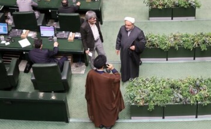 مذاکرات ایران و آمریکا؛ اصولگرایان را چند پاره کرد/ از «ب بسم‌الله»، علیه گفت‌وگوهای غیرمستقیم در عمان