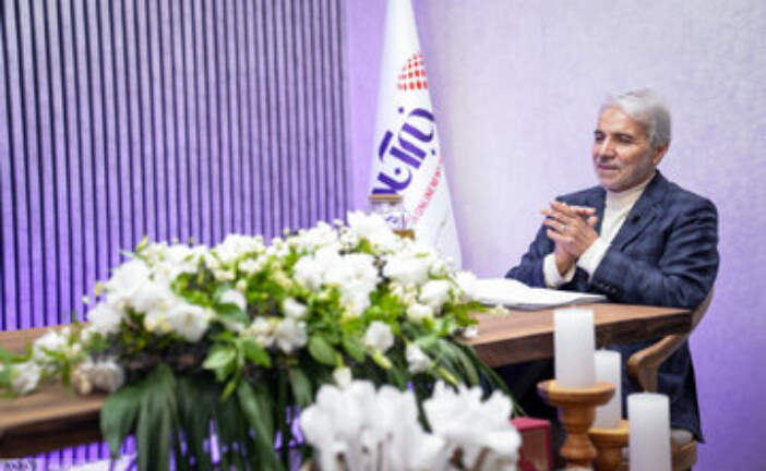 نوبخت: با مردم گرسنه نمی توانیم رو در روی دنیا بمانیم/ روحانی آینده ایران را دستاویز رفاقت نمی کند/ گروهی خواهان ابقای تحریم‌ها هستند