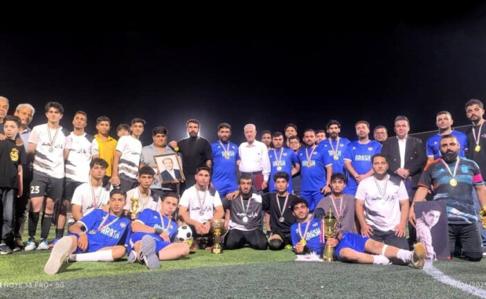 یاران آرش قهرمان بندرکاپ – امید به احیای دوباره فوتبال بندرریگ