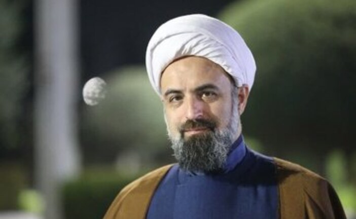 محمدحسین طاهری آکردی؛ از سفر به واتیکان و حضور در لیست جبهه پایداری تا دفاع از حجاب‌بان‌ها و طراحی لباس جراحی اسلامی