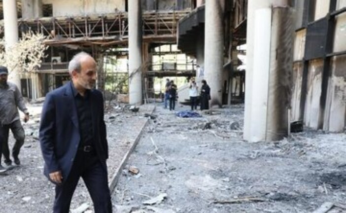 تذکر پیمان جبلی به یک چهره تندرو پس از توهین به حسن روحانی در صدا و سیما/ کنایه رئیس سازمان به ادعای کواکبیان درباره کاترین شکدم