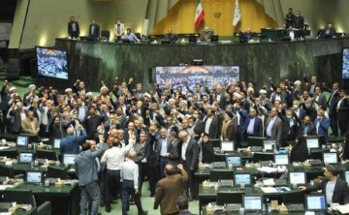 عضو کمیسیون امنیت ملی مجلس: چه از NPT خارج شویم، چه نشویم، بنای حمله مجدد به ایران را دارند/ برگشت تحریم ها تاثیر چندانی ندارد