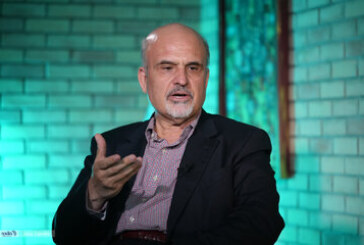 پدر معنوی دلواپسان جناب احمدی‌نژاد است/دوستان همین تندروها در قم به لاریجانی لنگه کفش پرت کردند/این مملکت چقدر باید برای یک سری متوهم سیاسی تاوان بدهد