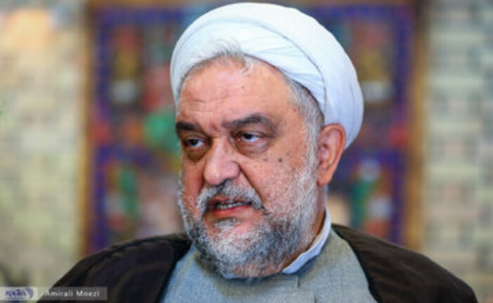 کنایه عباس امیری فر به فسادهای اقتصادی در کابینه رئیسی/ حوزه اقتصادی دولت پزشکیان باید به صورت جدی‌تر اصلاح شود