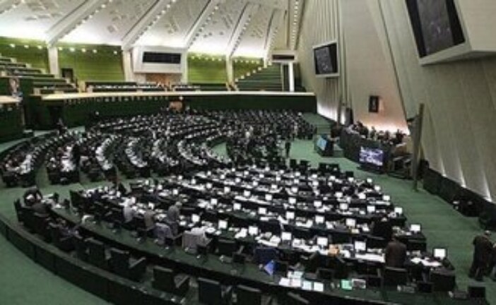 هشت ماه امضاهای استیضاح را کنار گذاشته بودند حالا دوباره سراغش رفتند/ مگر نمی گفتند با استیضاح همتی همه چیز خوب می شود؟