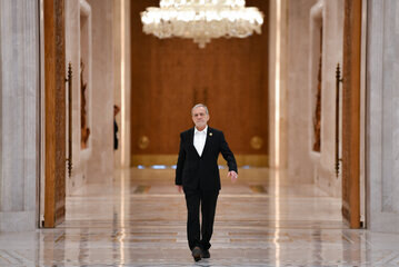 جدال دولت و مجلس بر سر تغییر چهار وزیر پزشکیان؛ از فشار برای استیضاح تا پیشنهاد راهبرد استعفاء/ چه کسی از قطار پاستور پیاده می شود؟