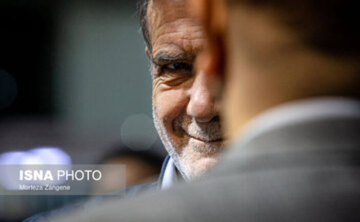 مسعود پزشکیان؛ رئیس‌جمهور، سخنگوی دوم دولت و یا منتقد دولت؟/ صداقتی که خود به بحران تبدیل شد