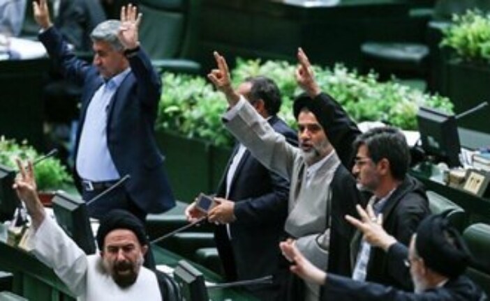 ابراهیم نکو: نمایندگان درک اقتصادی ندارند و بیشتر سیاسی برخورد می‌کنند/ یوسفیان ملا: نماینده‌ها یک تصمیم نداشتند که مردم بگویند خدا پدرشان را بیامرزد