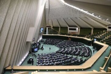 عضو کمیسیون اجتماعی مجلس: وزیر معیشتی دولت متأسفانه با یک توییت تندروها عقب‌ نشینی می‌ کند/ پزشکیان برای توقف استیضاح ها یکی از وزیران را برمی‌دارد