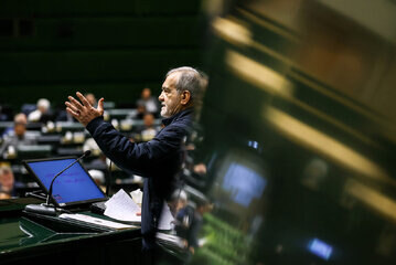 نامه مهم پزشکیان و عقب نشینی دولت در مقابل نقد مجلسی ها به بودجه/ تفاوت رد لایحه بودجه پزشکیان با رد بودجه‌های احمدی‌نژاد، روحانی و رئیسی در چیست؟