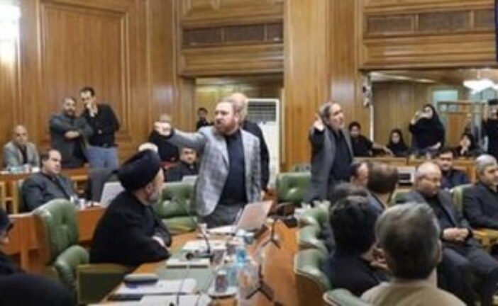 پایان ماه عسل در شهرداری تهران؛ زاکانی دیگر خواب بهشت را ببیند/ شکاف میان اصولگرایان پس از اصلاح قانون در مجلس/ قالیباف، زاکانی را از تهران حذف کرد؟